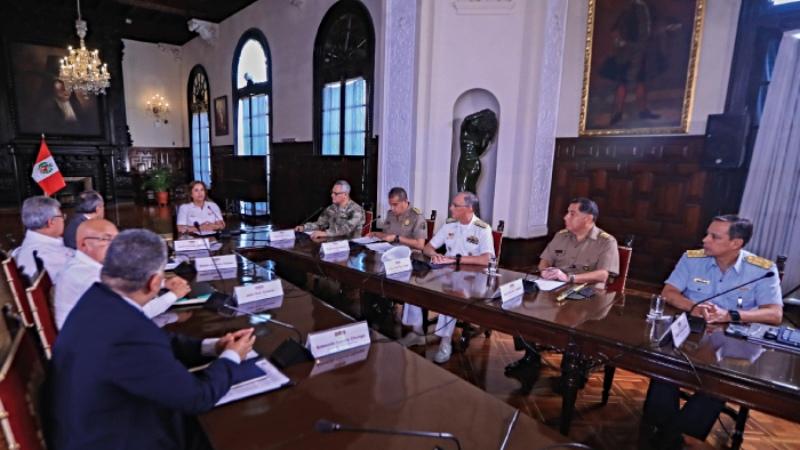 Dina Boluarte cuarto de guerra militares extorsionadores