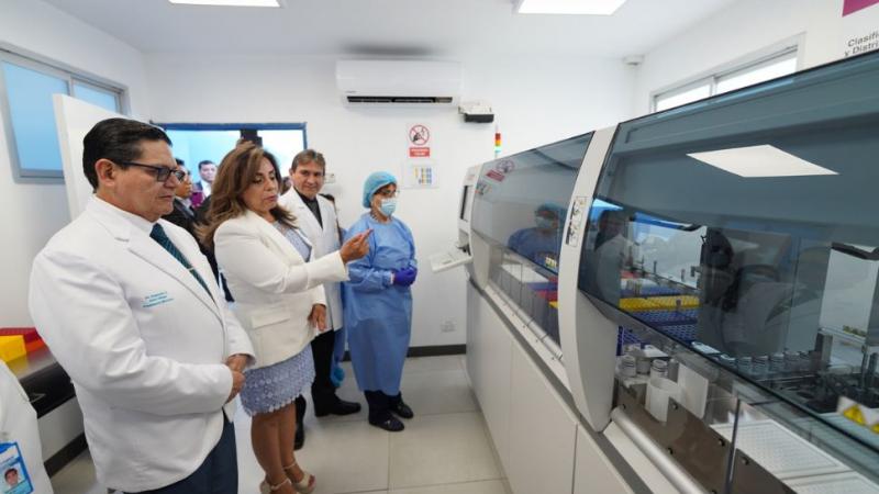 Hospital Almenara laboratorio