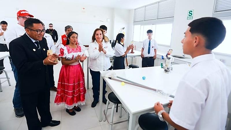 PRESIDENTa dina boluarte piura colegios