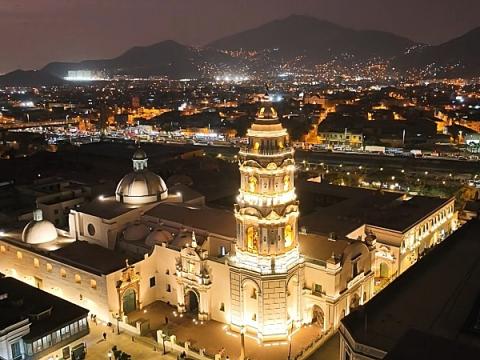 conjunto iglesia municipalidad de Lima 