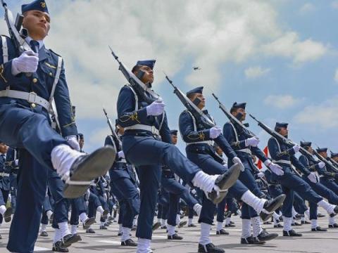 gobierno remuneraciones Fuerzas Armadas ejército marina