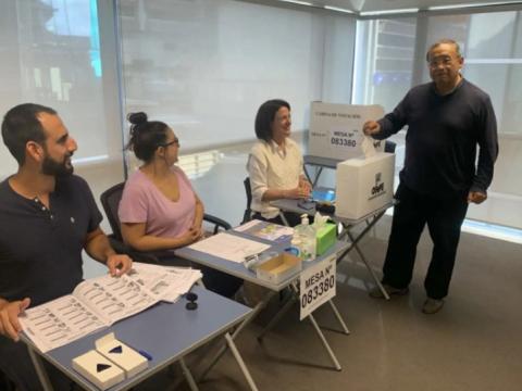 miembro de mesa en el extranjero