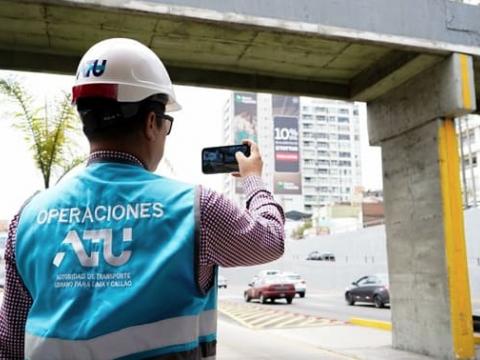 Inspección en la vía exclusiva del Metropolitano