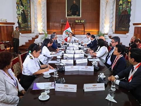 José Jerí presidente  gobierno protestas colegios 