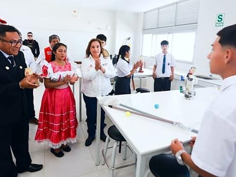 PRESIDENTa dina boluarte piura colegios