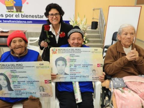 Reniec abuelos adultos mayores bomberos 